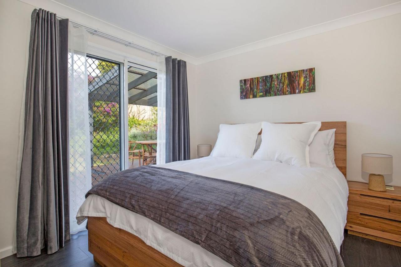 Windansea Cottage Pet Friendly Ocean Glimpses Vincentia Exterior photo